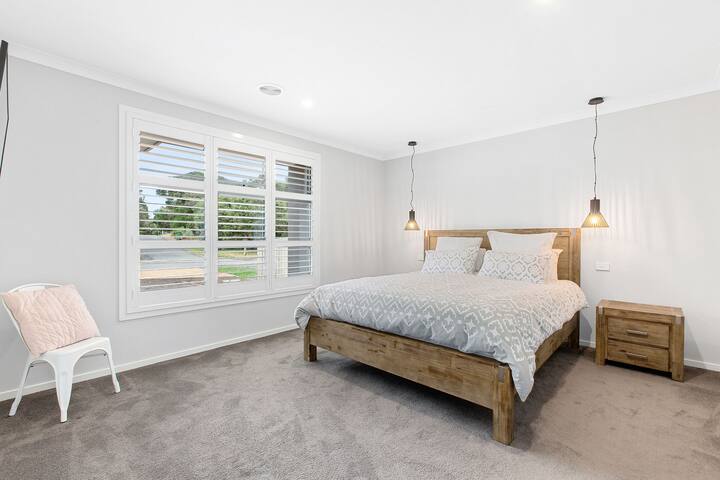 Tyrone Castaway gallery image 4