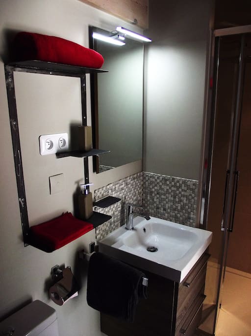 Une salle de bain confortable avec douche à l'italienne vous attend dans chaque salle de bain.