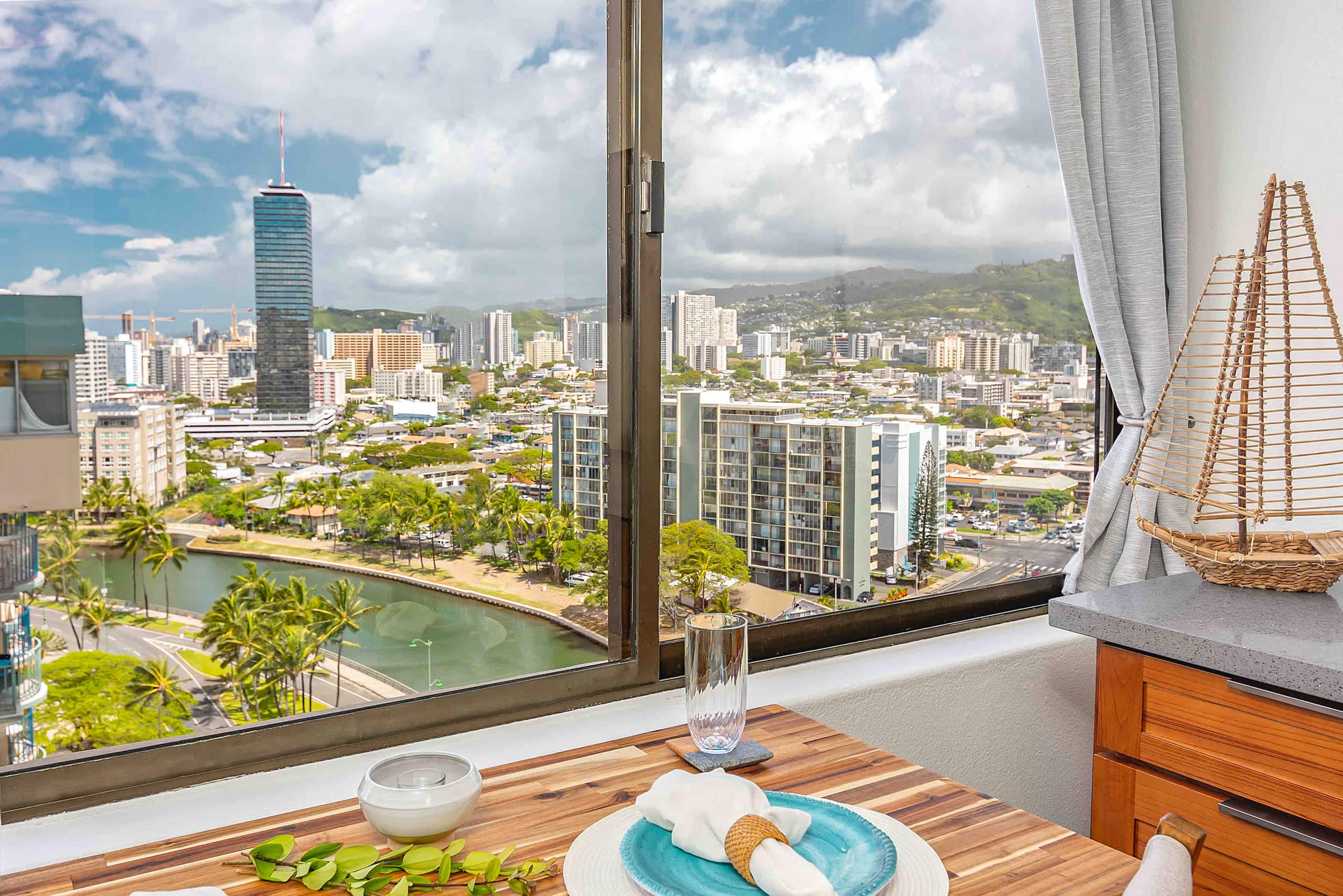 Condo in Honolulu · ★4.72 · Studio · 2 beds · 1 private bath - Image 25