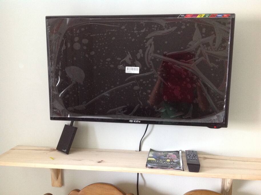 Brand new 32" television