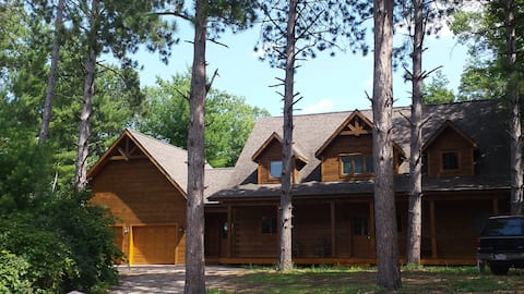Luxury Log Home with private dock on the Chain