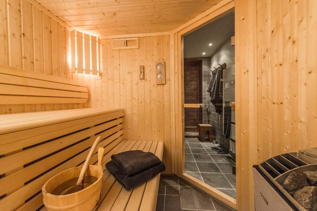 Relax after skiing... The chalet sauna.