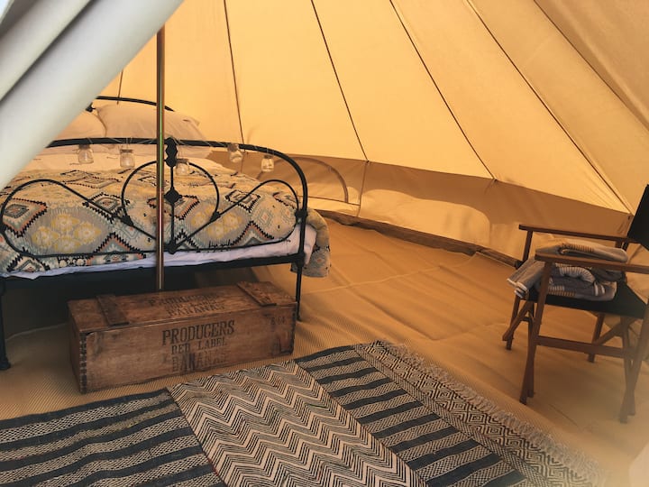 Zusätzliches Glockenzelt für zusätzliche Gäste