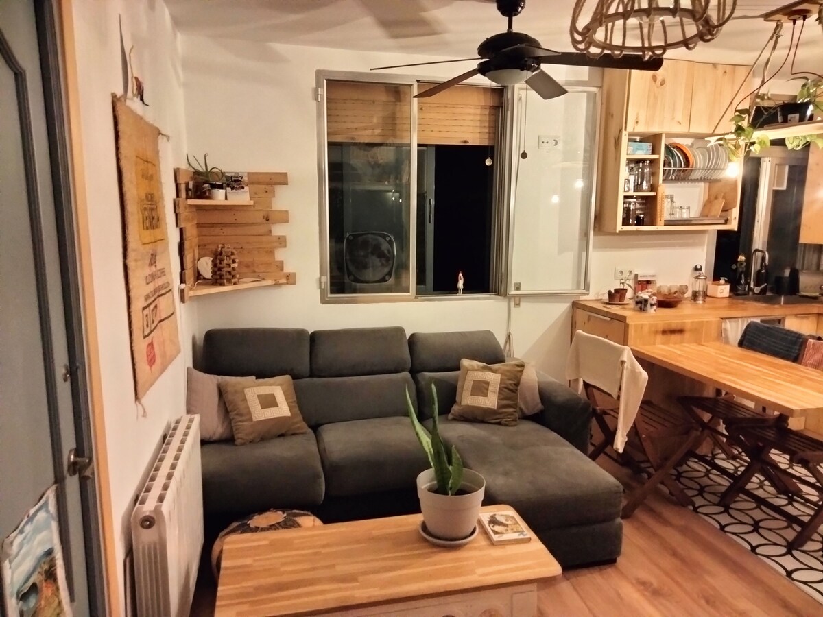 Popular Airbnb listing: 2 bedroom apartment for 4 people in Villaverde