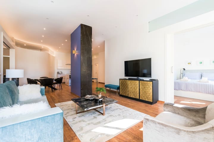 Elegant 2 bdrm Luxury in Historical Baixa, Lisbon