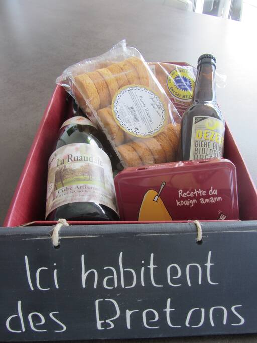 les produits de notre région, cidre, caramel beurre salé, bière bretonne, palets bretons