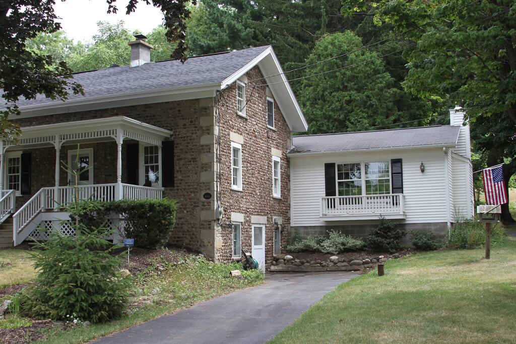 1834 Historic Coblestone