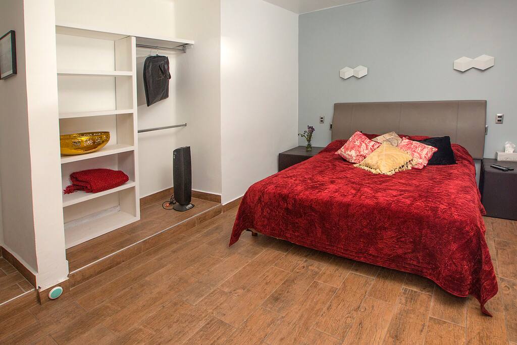 Habitación 4 cama king Size vista a la calle