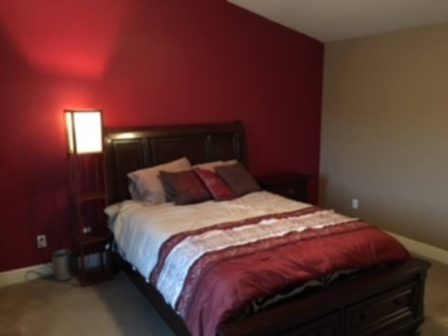 Master bedroom pic 1