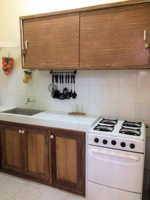 Fully equipped kitchen.