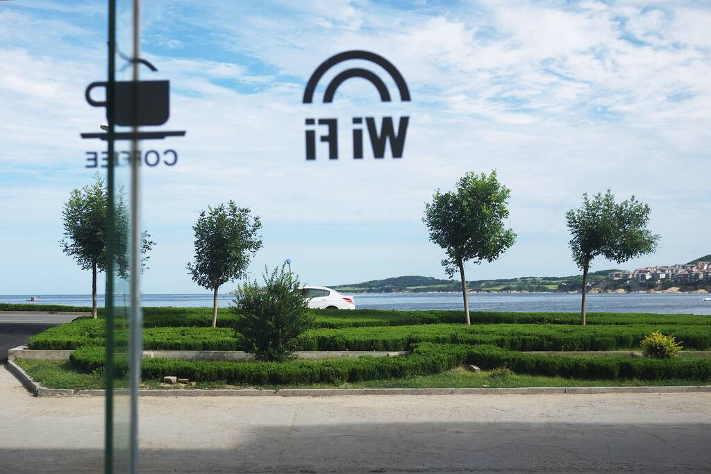 旅舍窗景