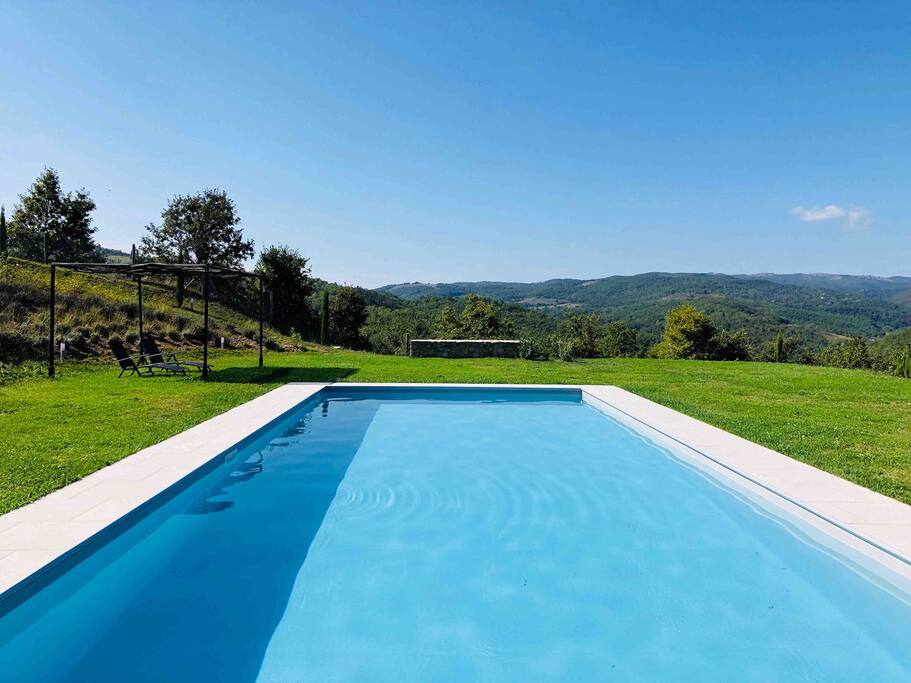 Piscine 13x5m. Panorama vers Orvieto et la Toscane