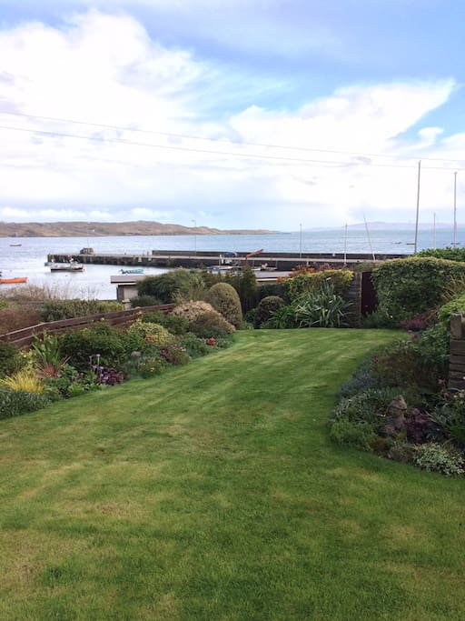 Garden showing pier