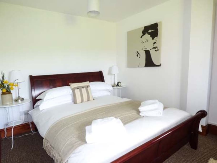 A king size bed overlooking the garden