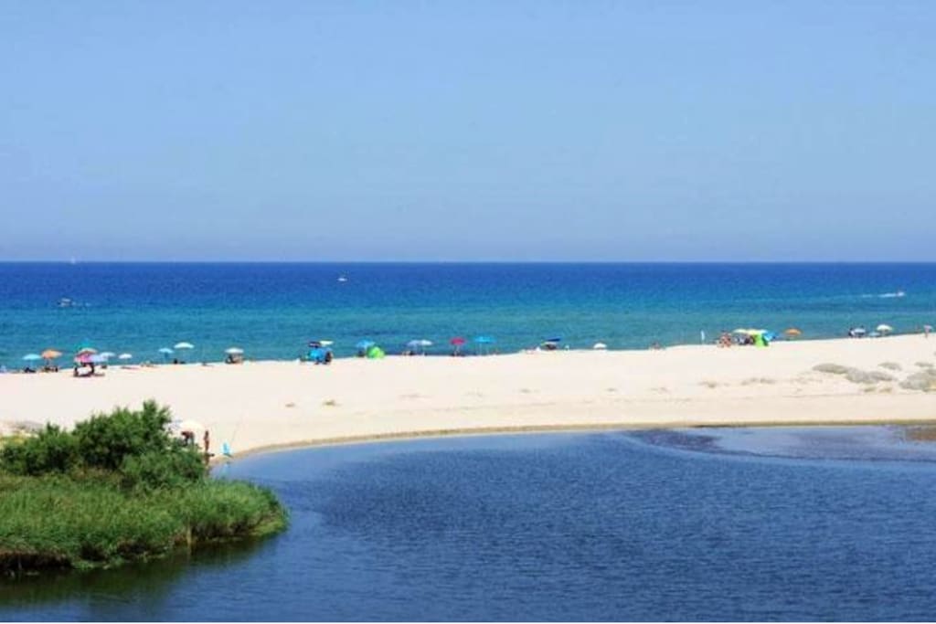 Spiaggia di Valledoria (San Pietro) lunga 7 Km