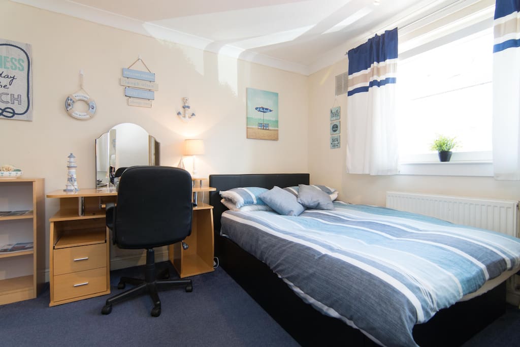 Newly decorated guest room! (Day time)