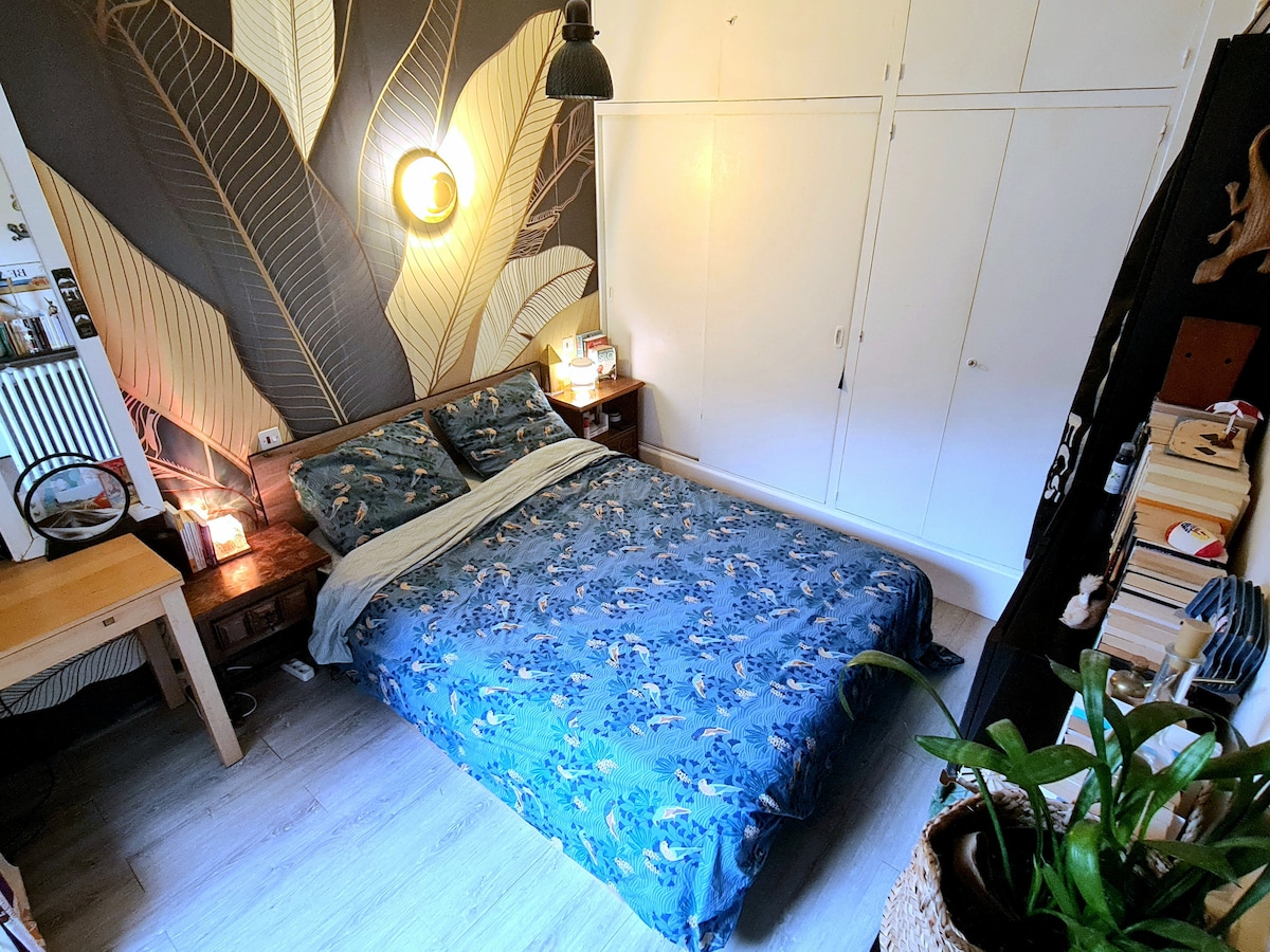 Spálňa s manželskou posteľou 200 x 200 cm 
Veľká spálňa s manželskou posteľou 79 x 79 x 79 palcov