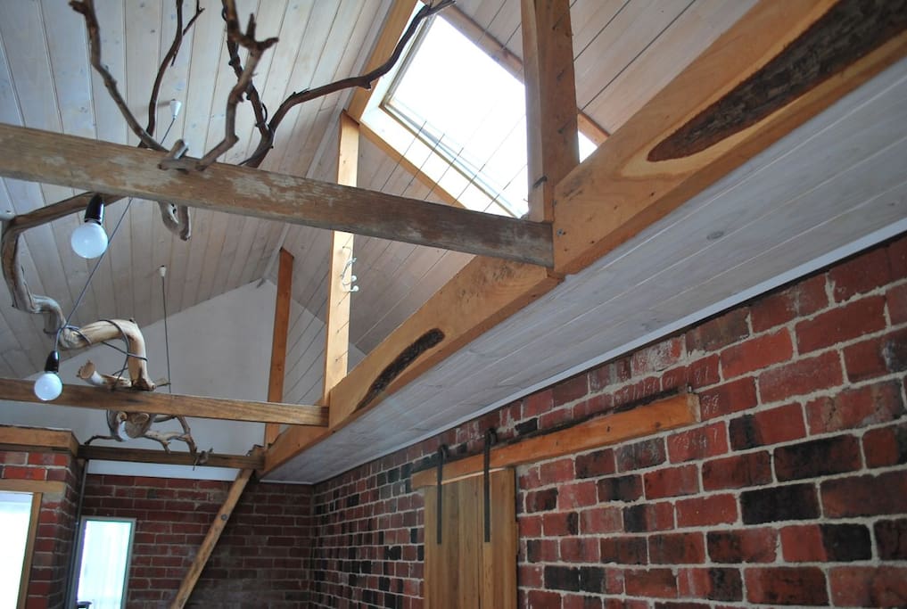 Vaulted ceiling with open-able roof window