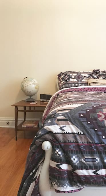 Queen size bed with clean sheets and comfy pillows!