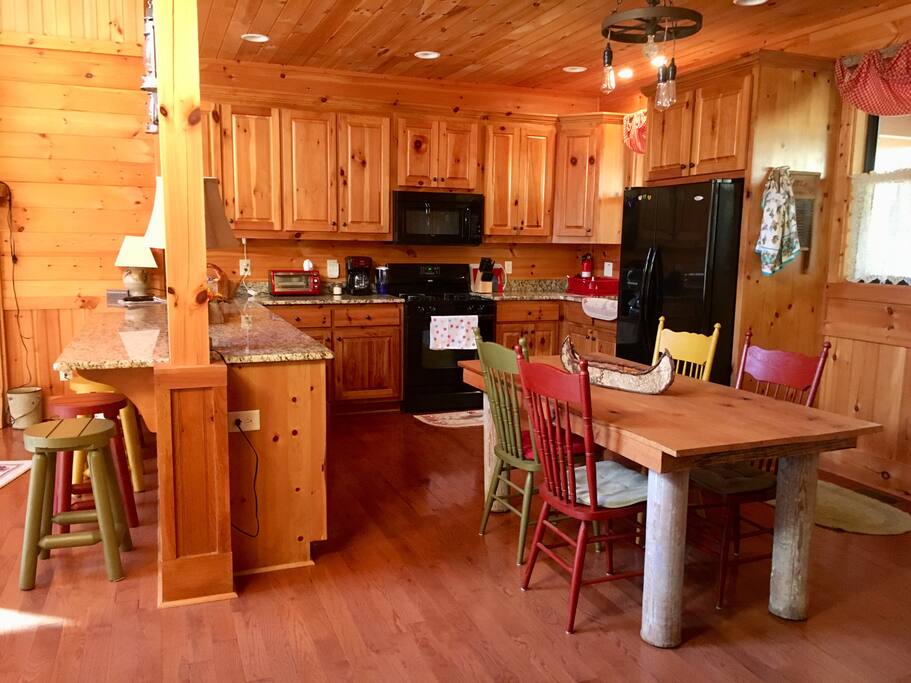 Modern Kitchen with Dinning Table