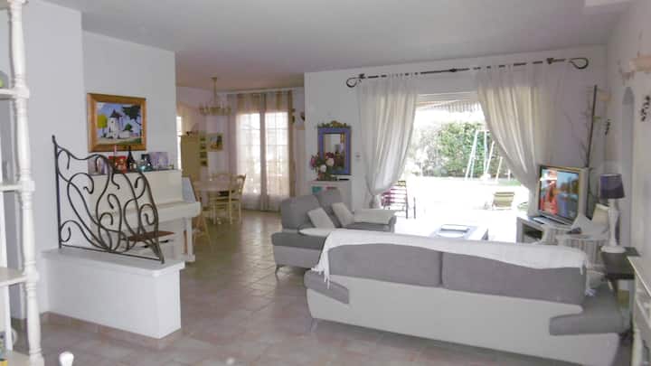 Belle Maison Spacieuse Avec Grand Extérieur - Velaux