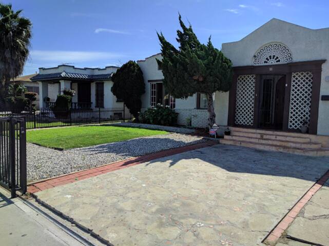 5 Bdrm-11 Bed Home +GuestHouse/2 Bdrm, 5 BedsLOVE gallery image 5