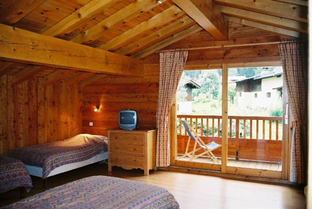 Four single beds to suit a family or group