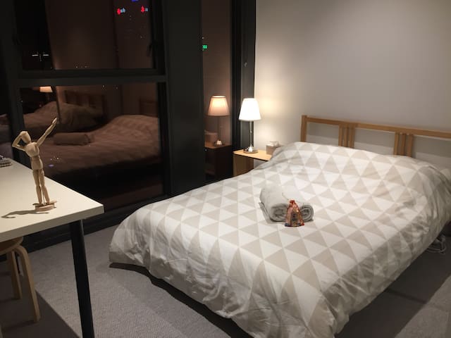Cosy MasterBR in MelB Best Location