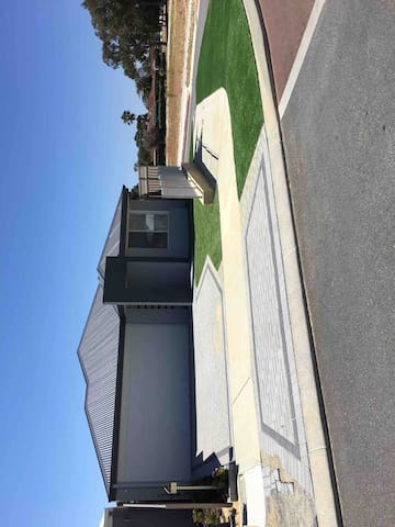 New 4x2 house close to public trans