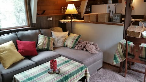Top Airbnb: Cute, Romantic Cabin! in Pine Mountain Club