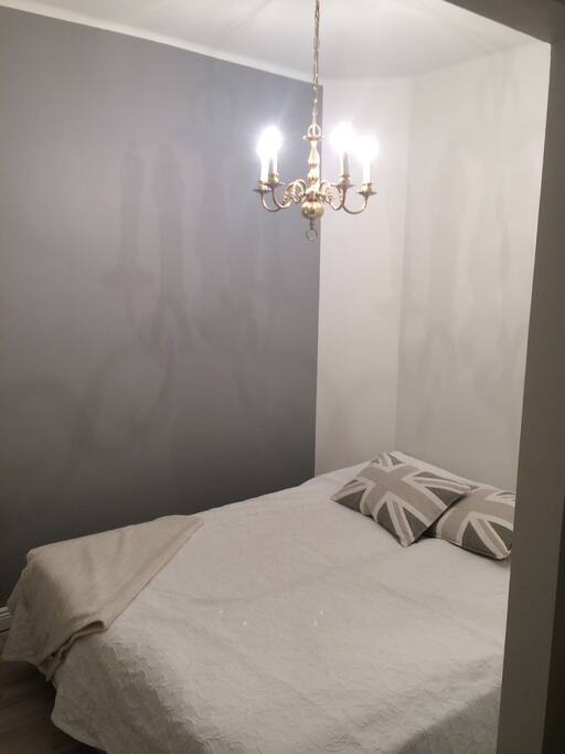 Bed room