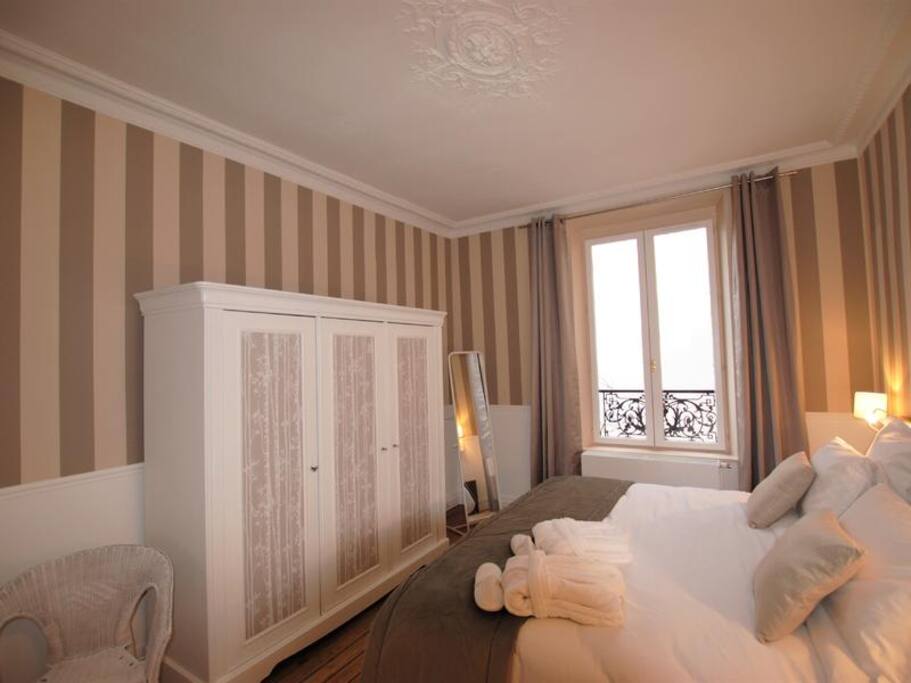 chambre de 16m2 très confortable donnant sur cour