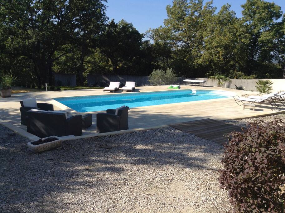 La piscine et sa plage
