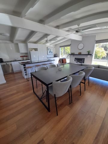 Happy holiday! Stylish,comfortable,great location!