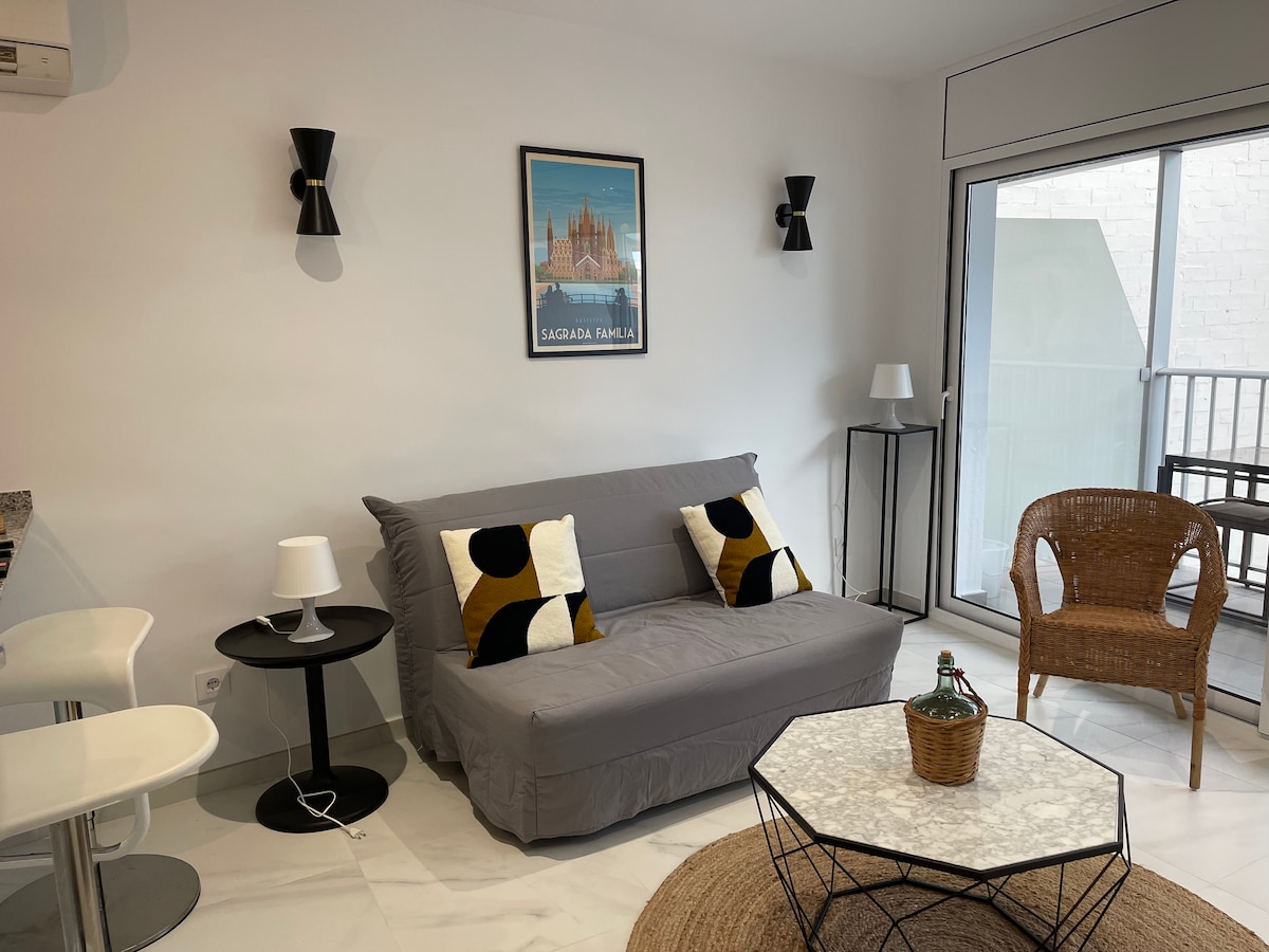 Successful Airbnb property: Rosas, beachfront, beautiful apartment terrace in Roses