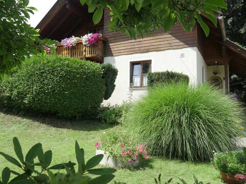 Leistungsstarkes Airbnb: Fewo Lisi....beautiful central location.. in Pörtschach Am Wörther See
