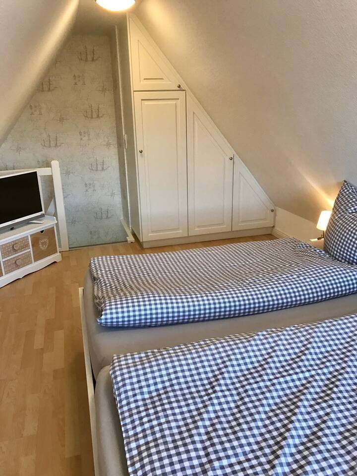 Schlafzimmer 2 mit Doppelbett 