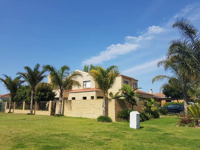 Tranquil, serene holiday home with swimming pool