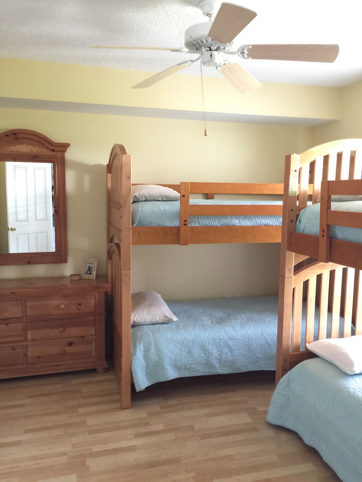 slaapkamer drie stapelbed voor vier personen