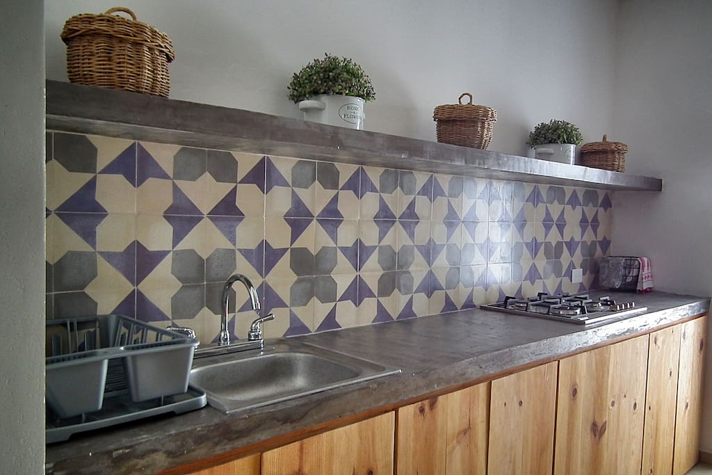 La cocina esta completamente equipada