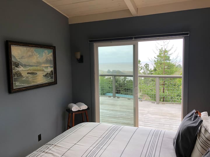 Coastal Cabin, with king bed, big deck, hot tub Cabins for Rent in Jenner, California, United