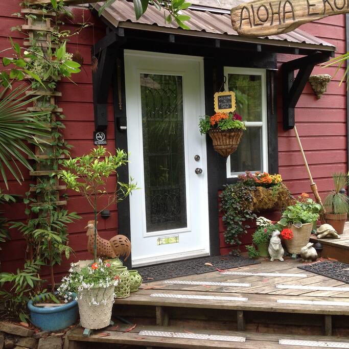 Magnolia Petal Suite Accommodation Entrance