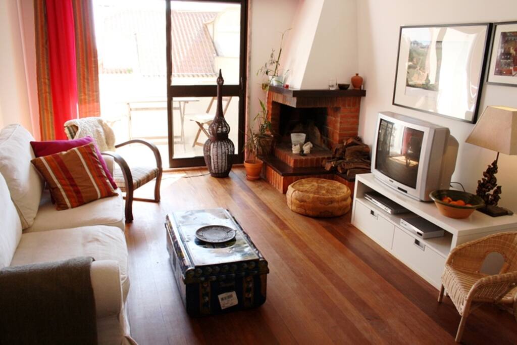 Living room with balcony. Obs, old tv at this photo.