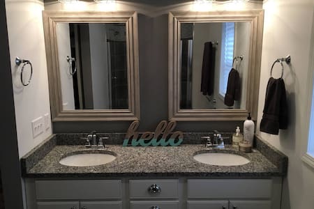 Comfy & Cozy Stocked Suite near Downtown Indy