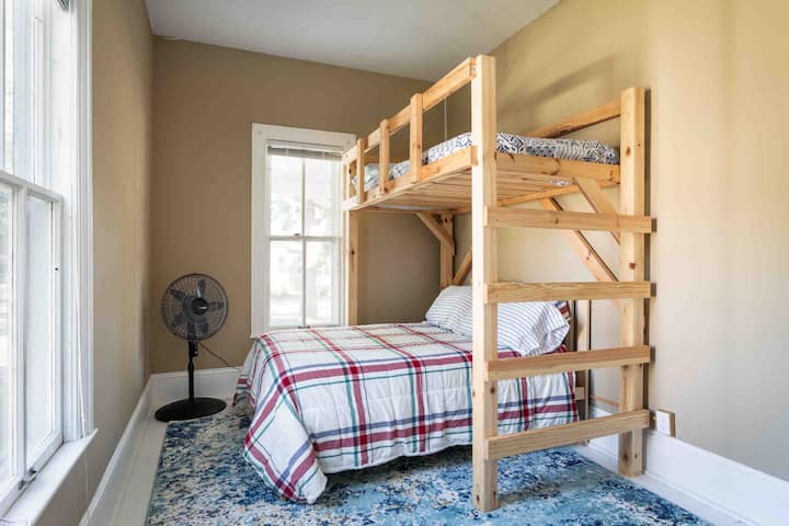 Chambre au rez-de-chaussée avec lit superposé 