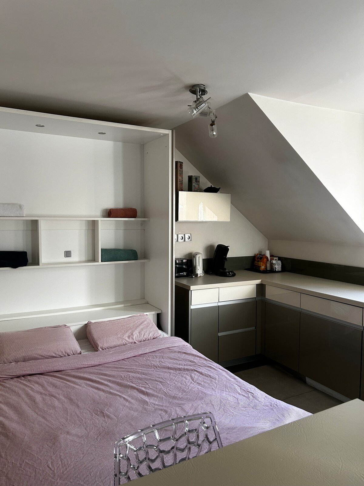 سرير مزدوج في المطبخ 