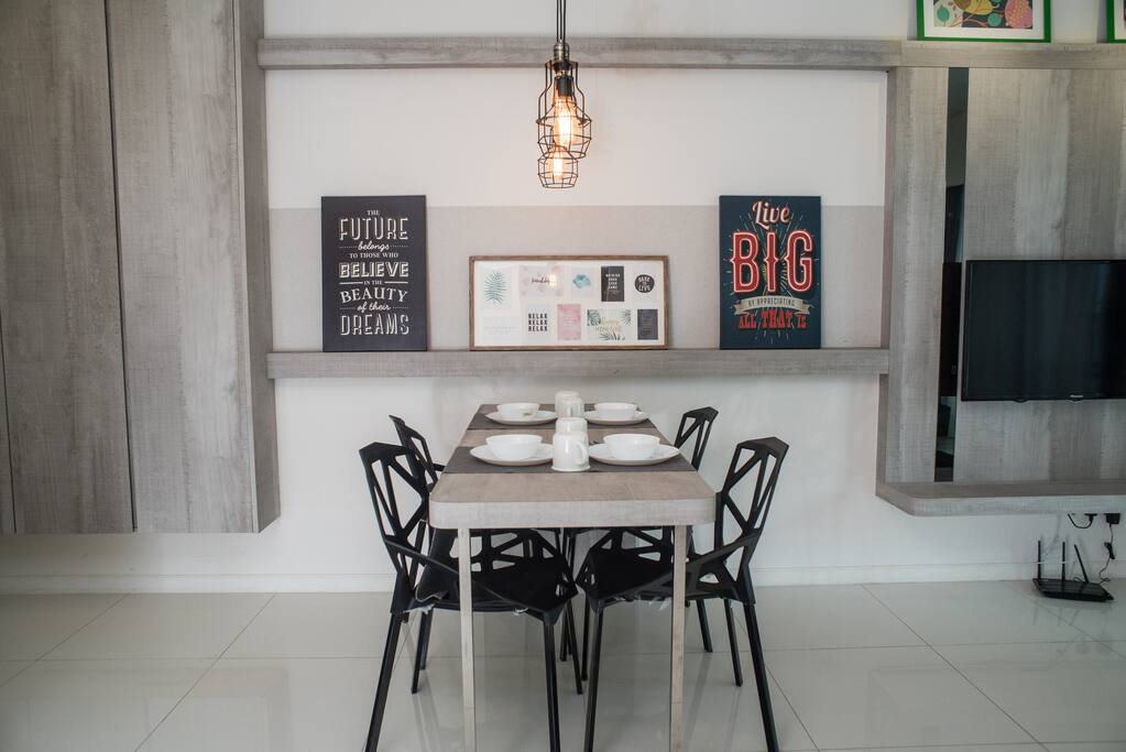 Dining Room Overview