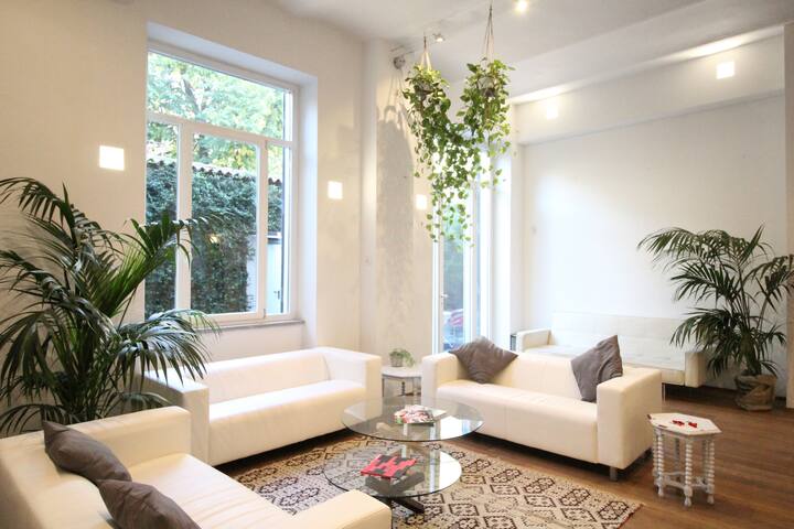 Cozy and Beautiful Condo In the Heart Of Milan gallery image 5