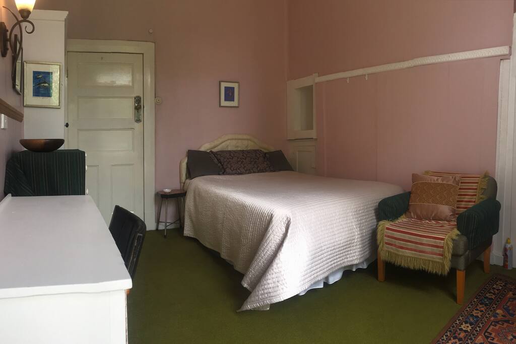 Own entrance and can take a mattress if needed