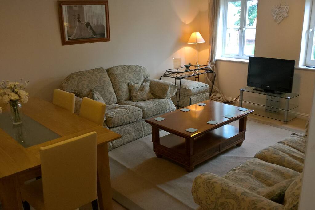 Overview of the sitting room with dining table
